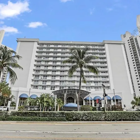 Ramada Plaza By Wyndham Marco Polo Beach Resort-2
