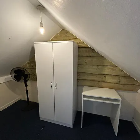 Shared House In Chakeshill Drive-3