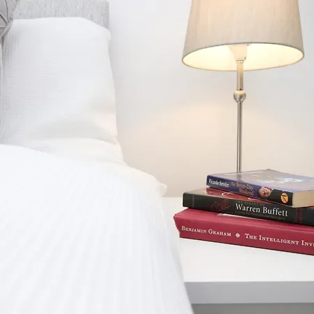 Modern Guesthouse, Fast Wi-Fi, Street Free Parking, Central, Fully Equipped-3