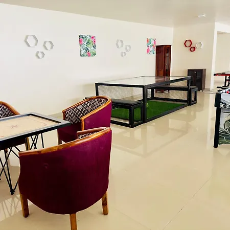 Poppys Pleasant Stay-3