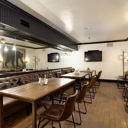Independence Square 213, Spacious Hotel Room With 2 Queen Beds, Wet Bar, And Sitting Area-2