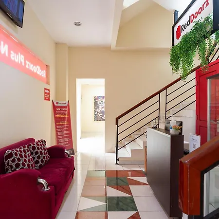 Reddoorz Plus Near Plaza Blok M-2