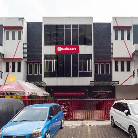 Reddoorz Plus Near Plaza Blok M-2