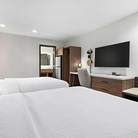 Baymont By Wyndham Beaumont-3