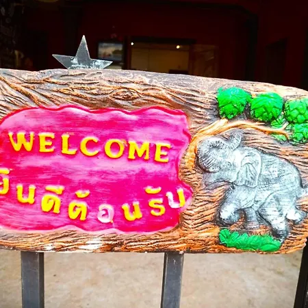 Dee-Dee'S Guest House, Bed And Breakfast-3