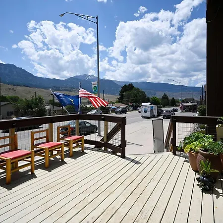 Super 8 By Wyndham Gardiner/Yellowstone Park Area-3