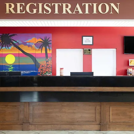 Ramada By Wyndham Kissimmee Gateway - Free Theme Park Shuttle-3