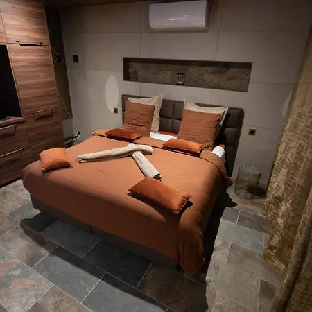 CARACALLA PRIVE - Chambres d'hôtes avec Piscine, Jaccuzi et Hammam privatifs-3