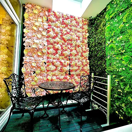 Duke And Duchess Apartments And Rooms - Private In Room Hot Tub Suites-2