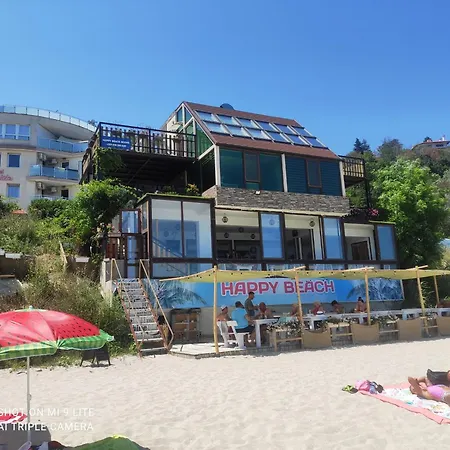 Hemingway Rooms In Happy Beach-3