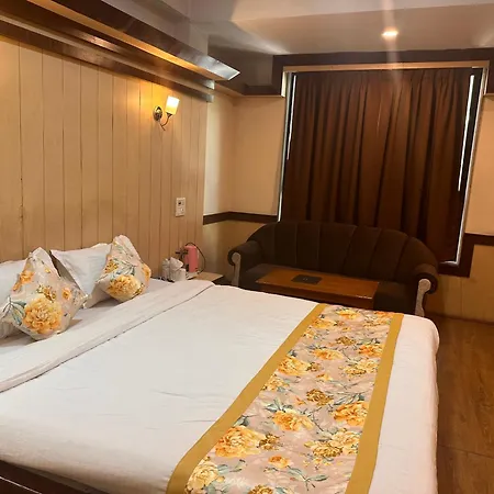 Hotel Gajraj Near M G Marg-3