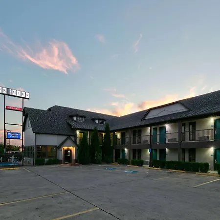 Howard Johnson By Wyndham San Marcos-3