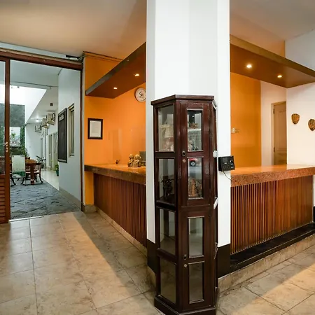 Hotel Poncowinatan - Tugu-2