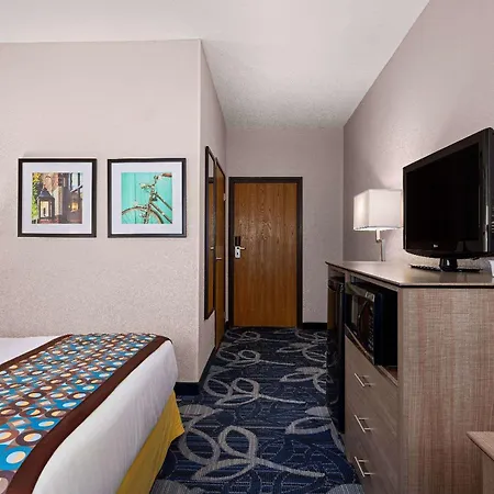 Baymont By Wyndham Waterloo-3
