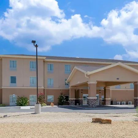 Quality Inn & Suites Carlsbad Caverns Area-3