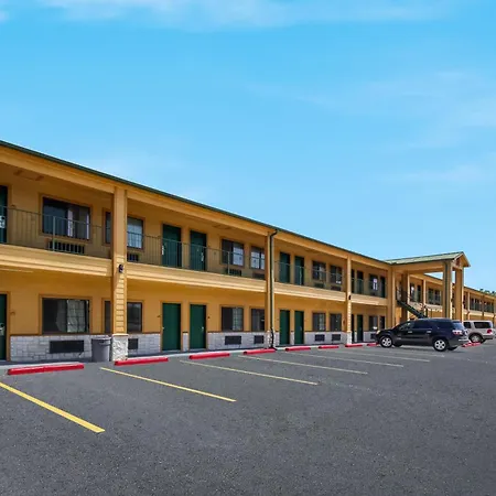 Scottish Inn & Suites-3