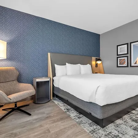 La Quinta Inn & Suites By Wyndham San Jose Airport-Downtown-3