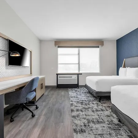 La Quinta Inn & Suites By Wyndham San Jose Airport-Downtown-2