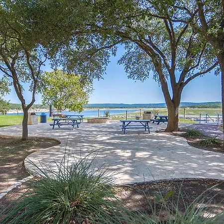 Lake Travis Stunning Waterfront, Sunset & Pool Views, Pet Friendly, Boat Ramp, Lago Vista, Texas-3