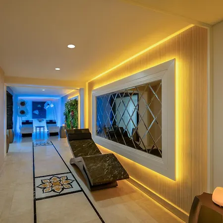 Les Ambassadeurs Hotel Casino&Marina-3