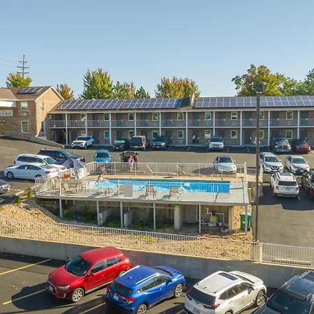 Schmidt'S Creek Hotel-2