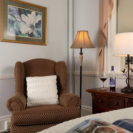 Carlisle House Bed And Breakfast-3