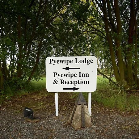 Pyewipe Lodge Hotel-3