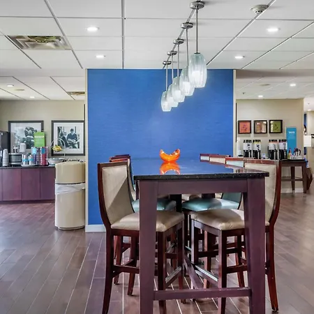 Hampton Inn Adel-3