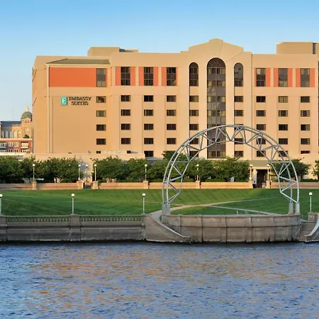 Embassy Suites Des Moines Downtown-2