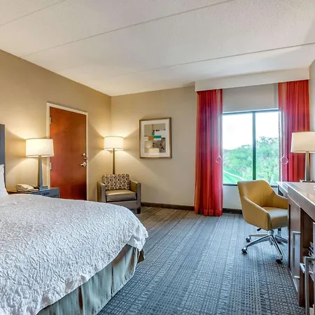 Hampton Inn Boston-Norwood-3