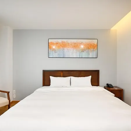 Pearl Central Hotel- Near Nguyen Hue Street-2
