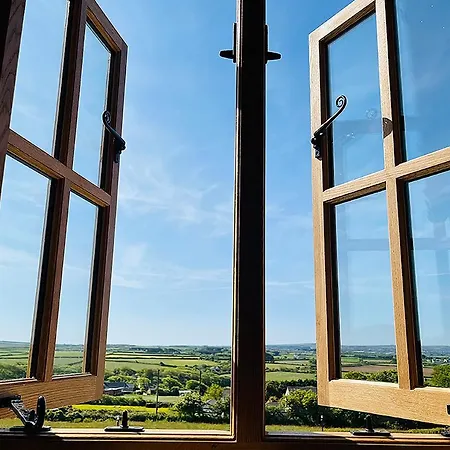 Beacon Country House & Luxury Shepherd Huts-2