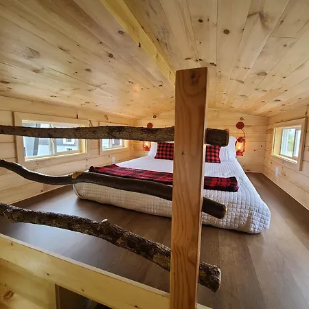 Tiny Digs Lakeshore - Tiny House Lodging-2