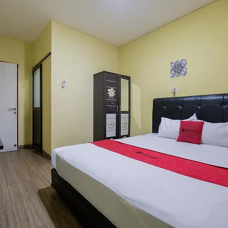 Reddoorz Near Surabaya Town Square-2