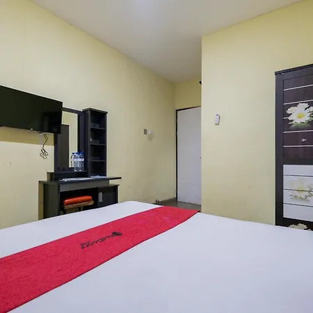 Reddoorz Near Surabaya Town Square-3