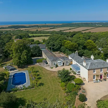 Red River Stables - Peaceful, Beautiful Grounds, Swimming Pool, Central Location For West Cornwall-2