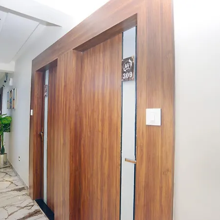 Hotel Lee Gold-3