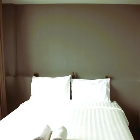 Lux Rooms Night Bazaar-2