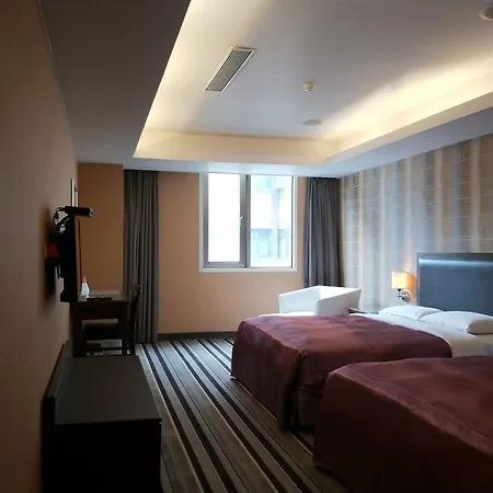 Metropolis Hotel-2