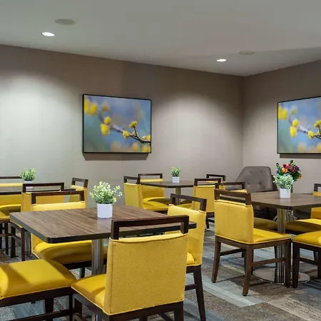 Wyndham Noblesville-3
