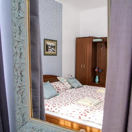 Mini Hotel Abraka & Apartments-3
