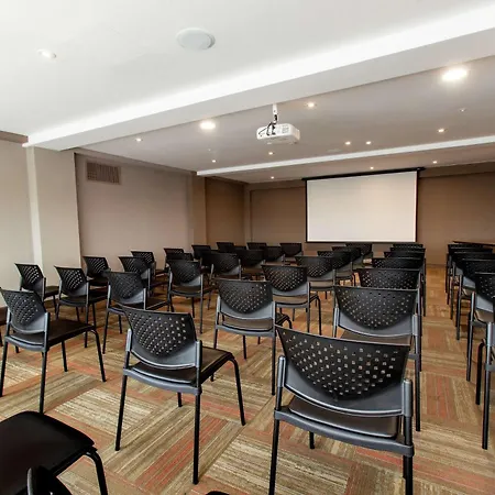 Hampton By Hilton Lima San Isidro-3