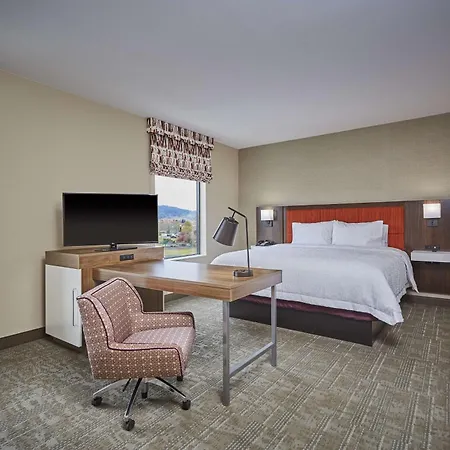 Hampton Inn & Suites Roseburg-3