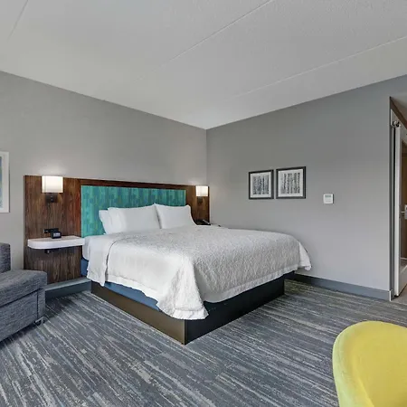 Hampton Inn Peterborough-3