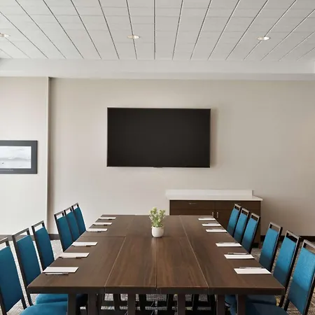 Hampton Inn & Suites Kelowna, British Columbia, Canada-2