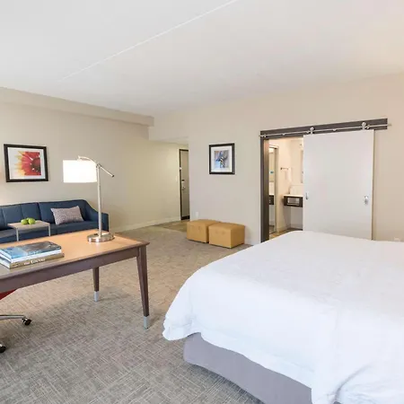 Hampton Inn & Suites Tulsa Downtown, Ok-3