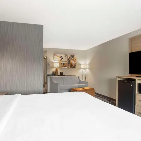 Comfort Suites At Westgate Mall-2