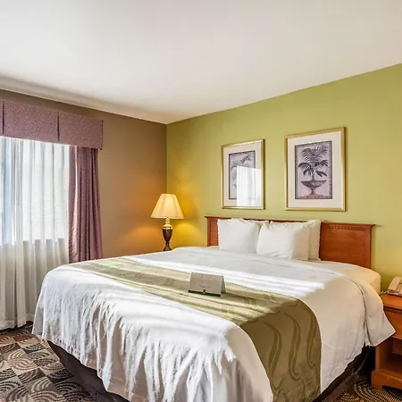 Quality Inn & Suites Hannibal West-2