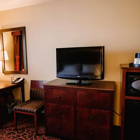 Hampton Inn & Suites Minot-2