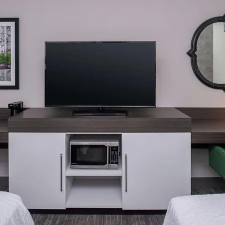 Hampton Inn & Suites Winston-Salem Downtown-2